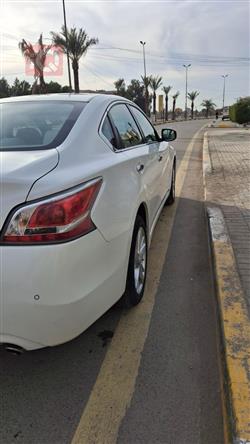 نيسان ألتيما